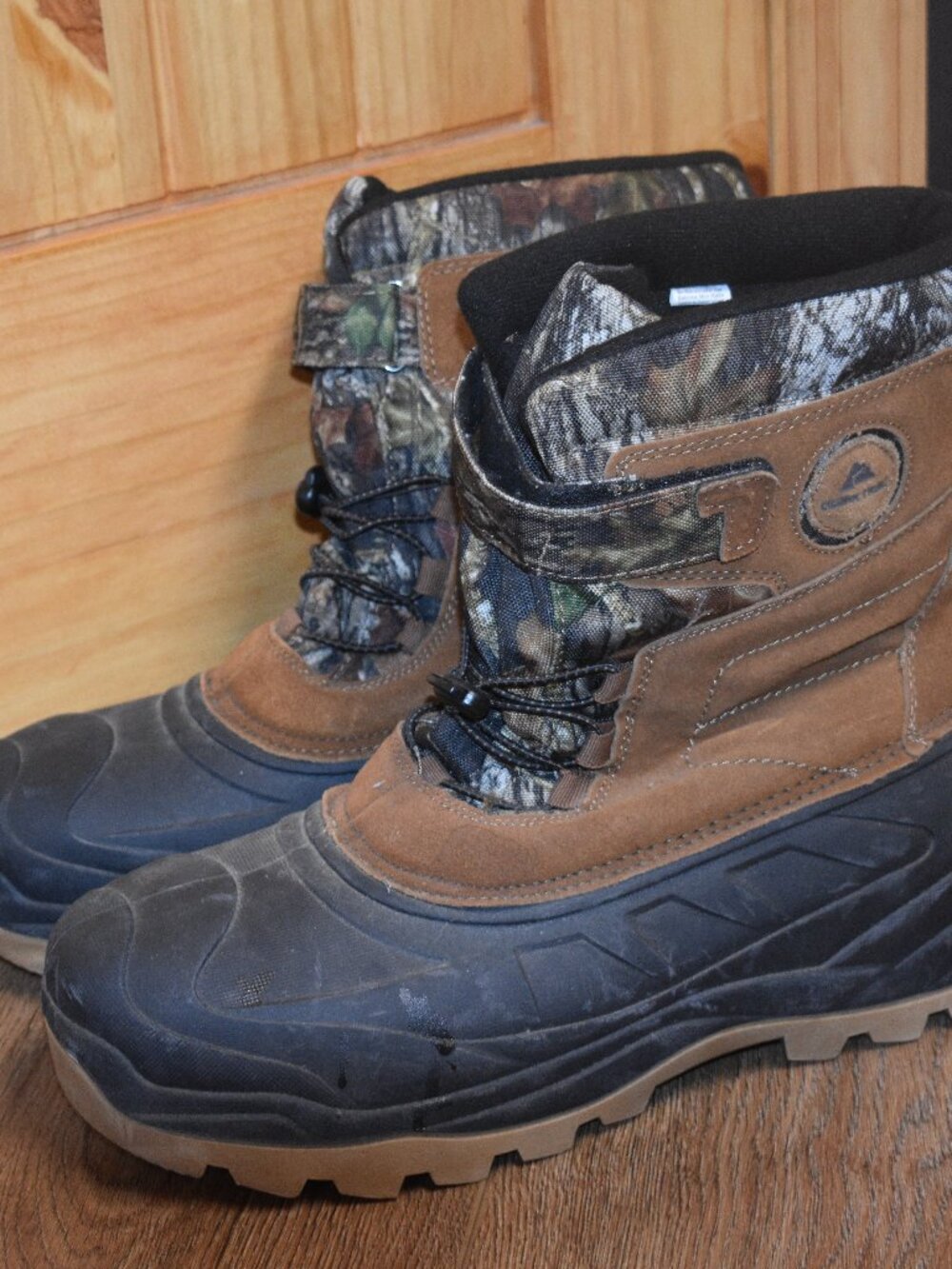 Men's camo snow boots